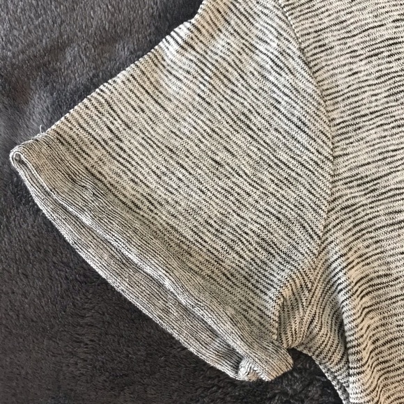 Sale!!! J Crew Tee with Bottom Tie - Picture 4 of 4